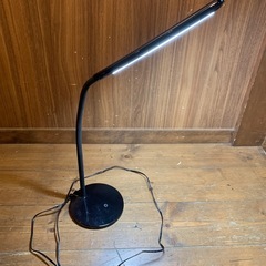 ニトリ　BATON BK LEDデスクライト　照明の画像