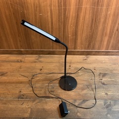 ニトリ　BATON BK LEDデスクライト　照明の画像