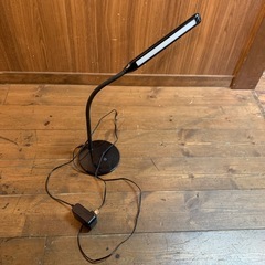 ニトリ　NATON BK LEDデスクライト　照明の画像