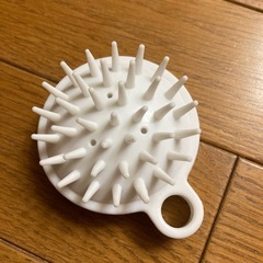 頭皮マッサージ　ブラシ　無料