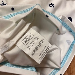 ほぼ新品　ラッシュガード　130の画像