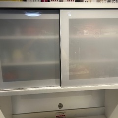 【値下げしました】食器棚　ホワイト　食器３段調整の画像