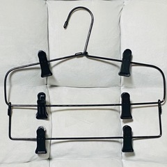 洋服３着セット   ( ハンガー付き )の画像