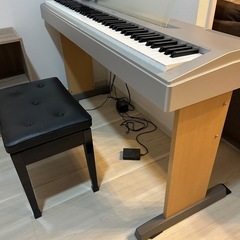 YAMAHA 電子ピアノ　88鍵　椅子&カバー&ヘッドホン付きの画像