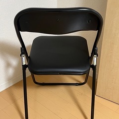 ニトリ折り畳み椅子の画像