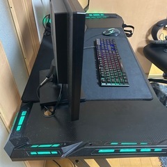 ゲーミングPCデスク　LED ドリンクホルダー　デスクマット　リモコン有の画像