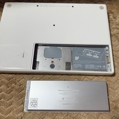 apple mac book Apple MacBook アップル　マックブック　2007年製　A1181 ノートパソコン　ジャンク品　電源コード無しの画像