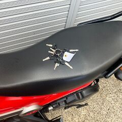 ホンダ　ＮＡＶＩ１１０　　インドホンダ　ボックス　メットホルダ付き　レッドの画像