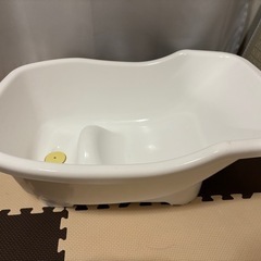 ホワイトバスタブとピンククッション