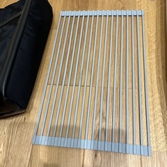 水切りラックとKROSERのバッグの画像
