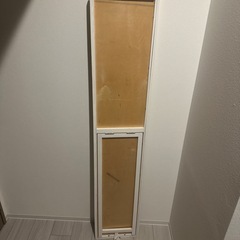 自分を映し出す大きな鏡の画像