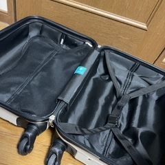 機内持ち込み可　スーツケース　白の画像