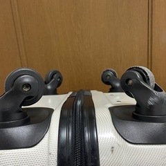 機内持ち込み可　スーツケース　白の画像