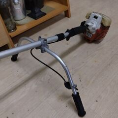 完全早い者勝ちです。　草刈機　エンジン　草刈り機の画像