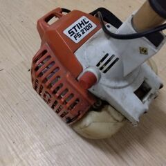 完全早い者勝ちです。　草刈機　エンジン　草刈り機の画像