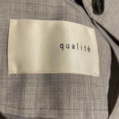 qualite＊テーラードジャケット グレーの画像