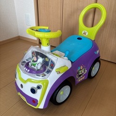 バズ・ライトイヤー　乗り物　おもちゃ