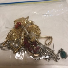 遺品整理で出てきた小物　0856