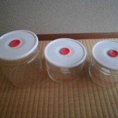 【未使用】PYREX パイレックス 耐熱ガラス容器　３個セット　蓋付　目盛付き　分割売り可の画像