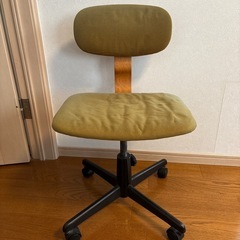 学習椅子
の画像