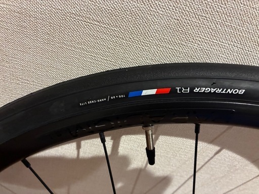 トレックマドン8 ホイールとタイヤ新品