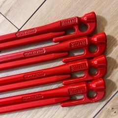 テント用の鍛造ペグ　 工具箱