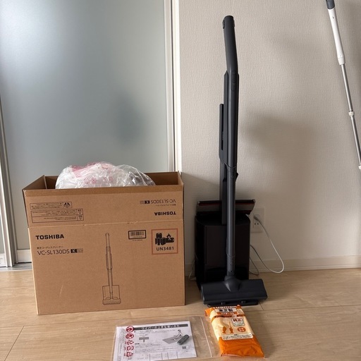 TOSHIBA VC-SL130DS 紙パック付き　ほぼ未使用品　掃除機 TOSHIBA】コードレスクリーナーVC-SL130DS
