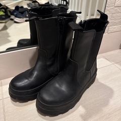 【美品】H&Mキッズブーツ　6-7Y　 