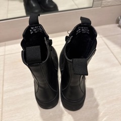 【美品】H&Mキッズブーツ　6-7Y　 の画像