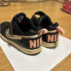 NIKEスニーカー　18センチの画像