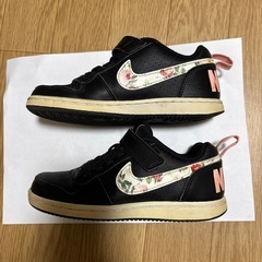 NIKEスニーカー　18センチの画像