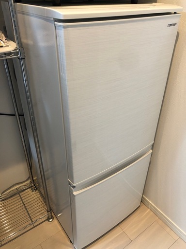 シャープ製　冷蔵庫　SJ-D14E
