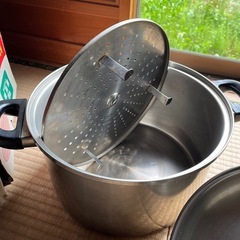 クリビア　ステンレス　
煮込み、蒸し器兼用鍋　28センチの画像