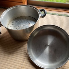 クリビア　ステンレス　
煮込み、蒸し器兼用鍋　28センチの画像