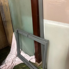 ガラステーブルと椅子4個セットの画像