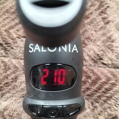 黒のヘアアイロン（SALONIA）25cmコテ、ケース付き、温度調整機能付きの画像