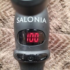 黒のヘアアイロン（SALONIA）25cmコテ、ケース付き、温度調整機能付きの画像