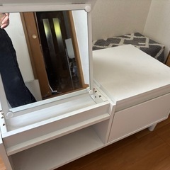 白いテーブル