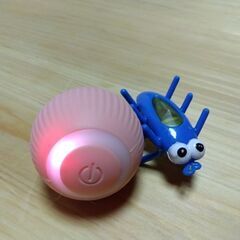 充電ボールとボタン電池のおもちゃ