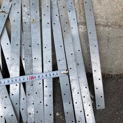 スチールI字金具　廃材　DIYの画像