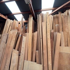 【業者歓迎】【長尺木材あり】現地カット対応可！建築・補修用角材を大量放出中【倉庫整理】の画像