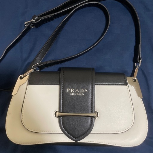 PRADAショルダーバッグ