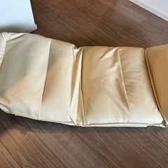 いろんな角度にできる座椅子の画像