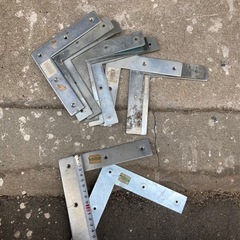 スチールL字金具　廃材　DIYの画像