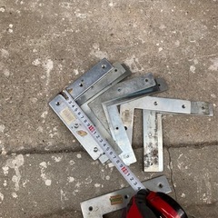 スチールL字金具　廃材　DIYの画像