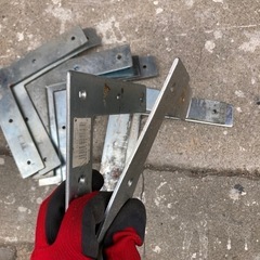 スチールL字金具　廃材　DIYの画像