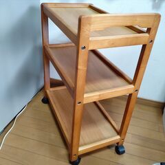 キッチンワゴン　キャスター付き（木製）の画像