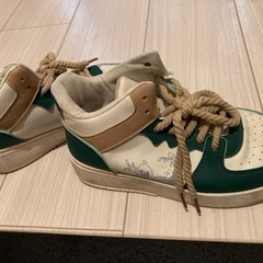 スニーカー