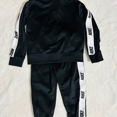 NIKEジャージ上下セット2歳の画像