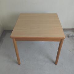 テーブル　サイズ　約　75cm × 75cm　高さ70cm